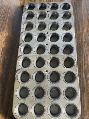 6 Mini Muffin Pans by Ecko Preowned